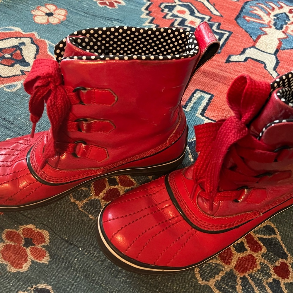 Sorel Women’s Weatherproof Red Boots w/Black & White Interior Lining